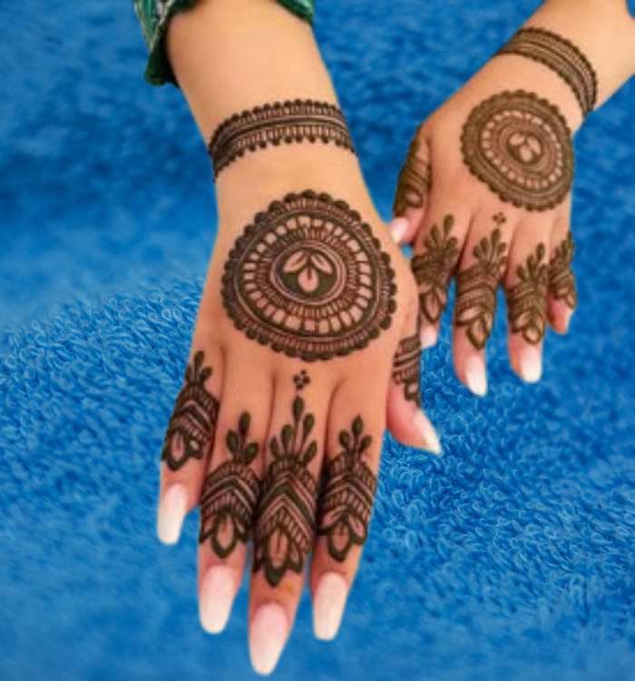 back hand mehndi design