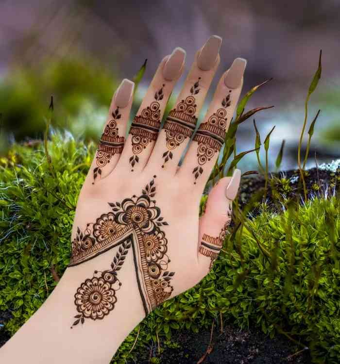 back hand mehndi design