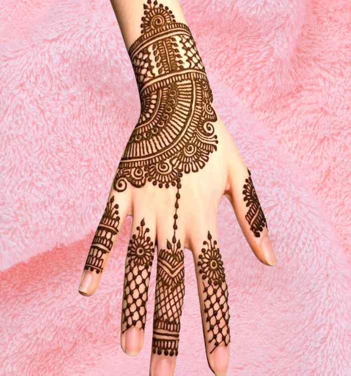 back hand mehndi design