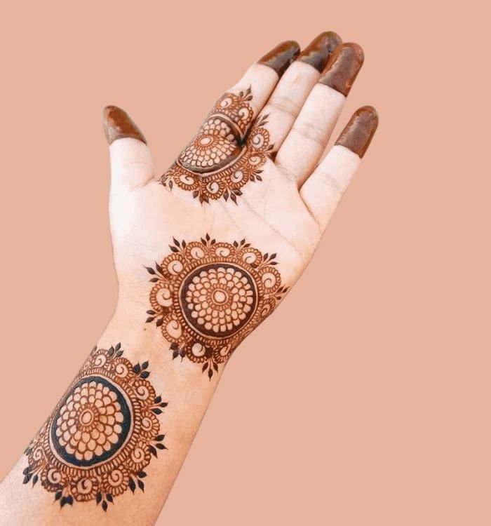 front hand simple mehndi design