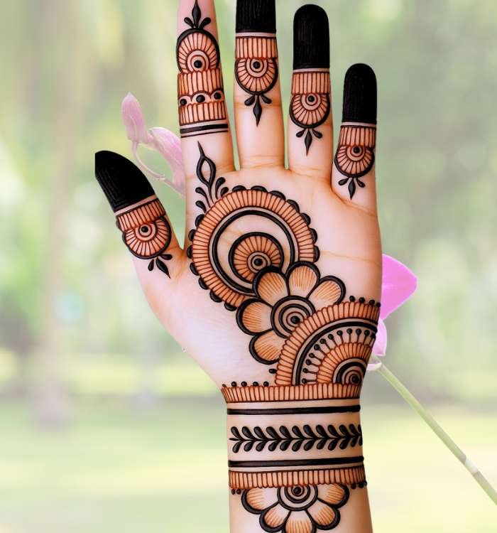front hand simple mehndi design