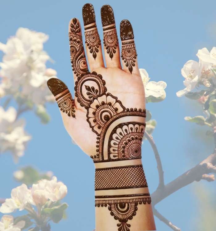 front hand simple mehndi design