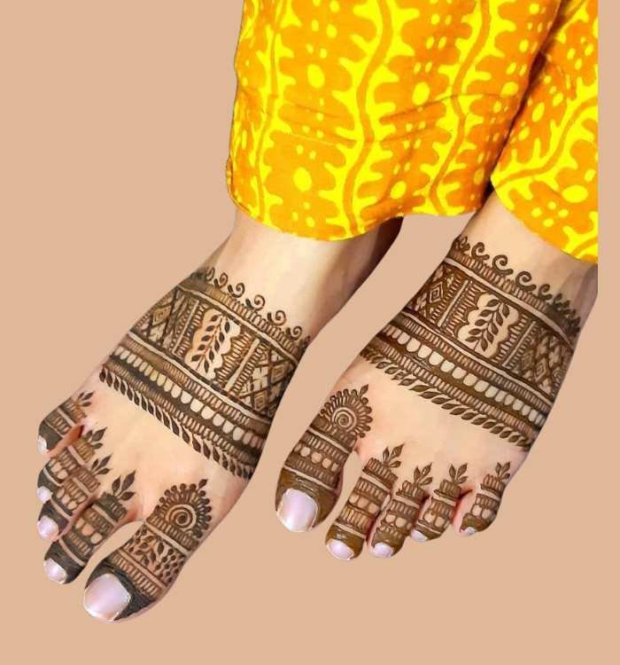 stylish leg mehndi design