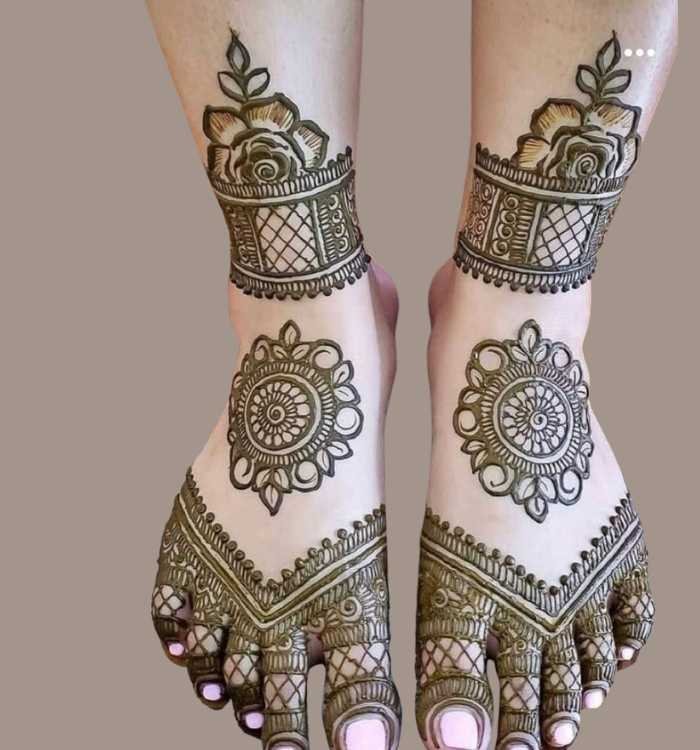 stylish leg mehndi design