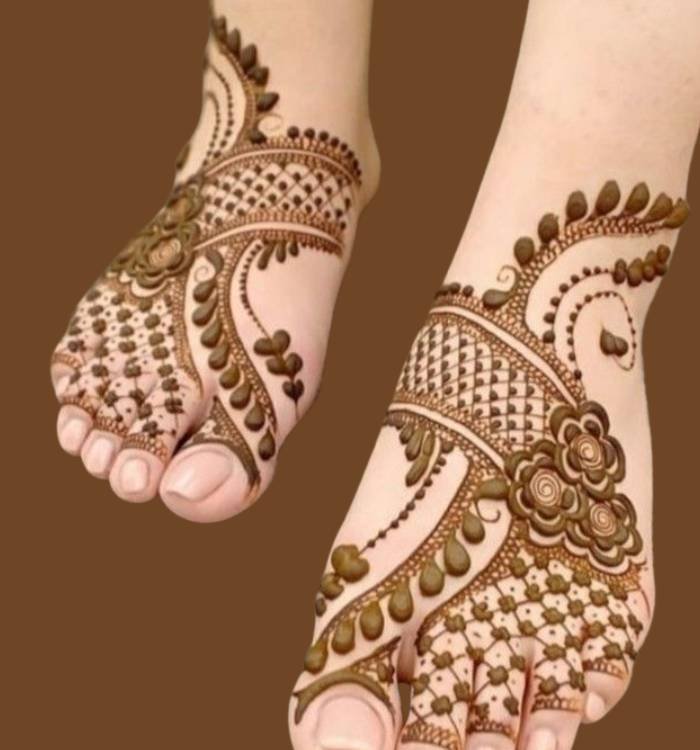 stylish leg mehndi design