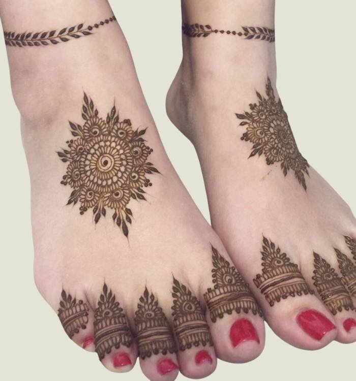 stylish leg mehndi design