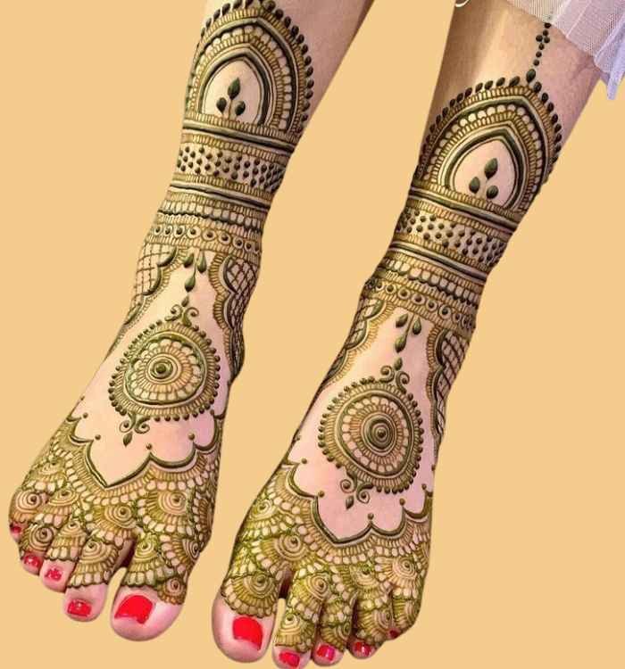 stylish leg mehndi design