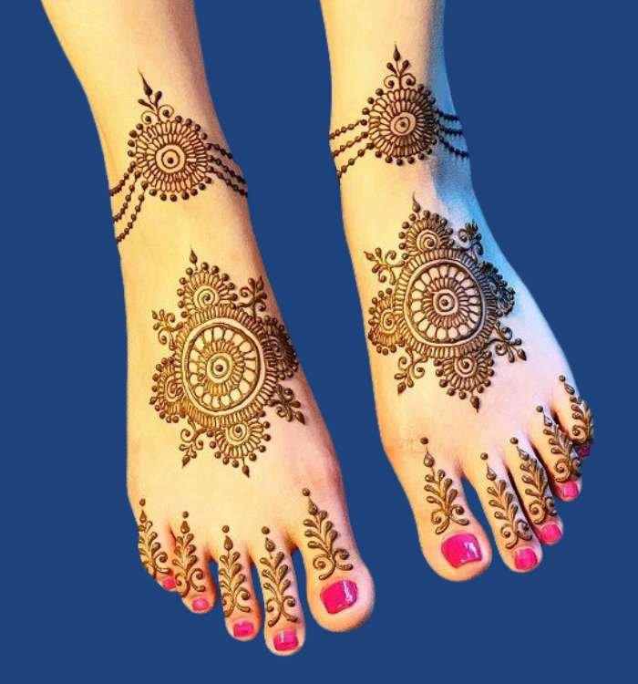 stylish leg mehndi design
