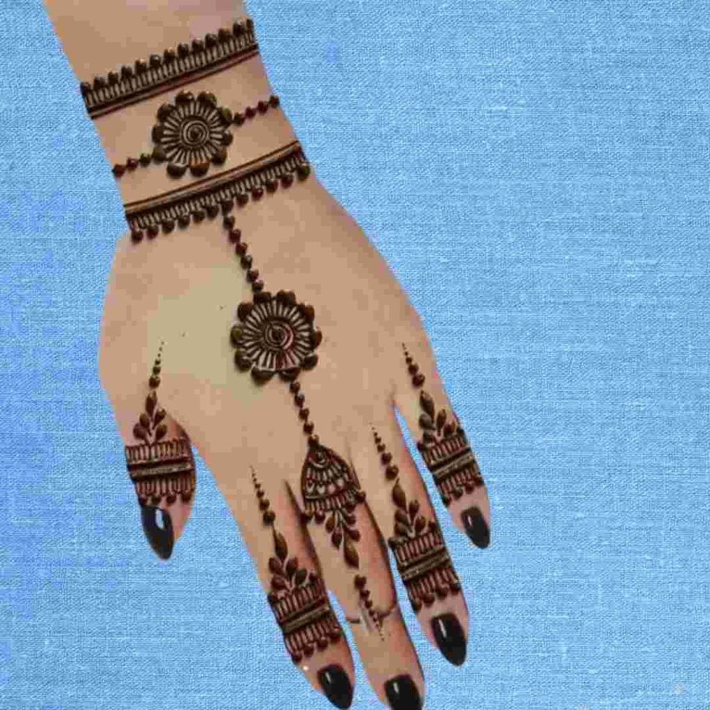 Aesthetic Mehndi Design Simple