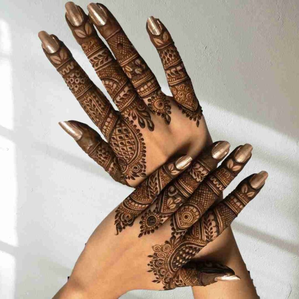 Stylish Back Hand Mehndi Design