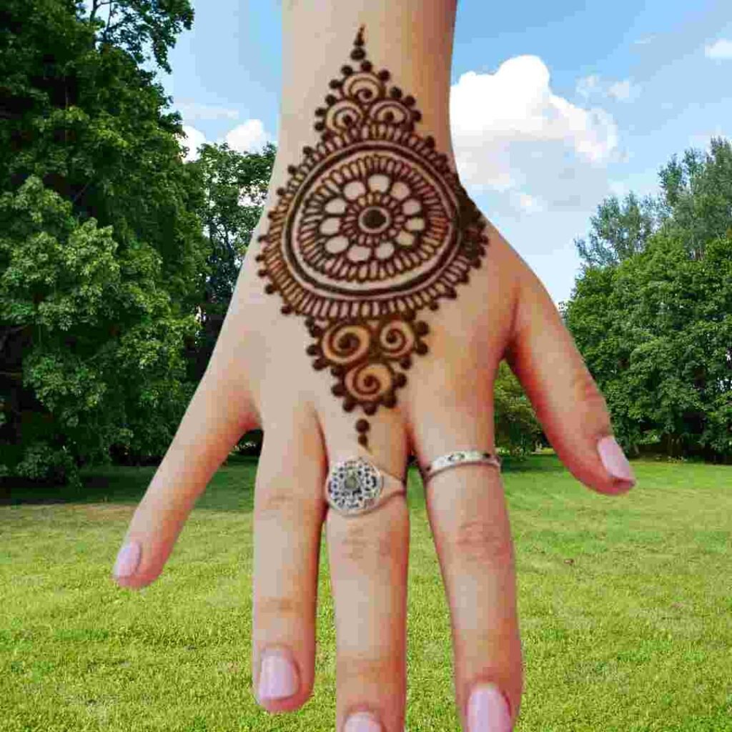 Circle Mehndi design Simple