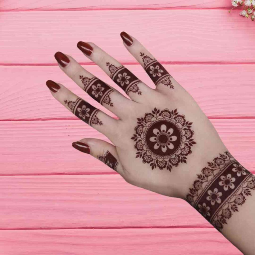 Unique Circle Mehndi design