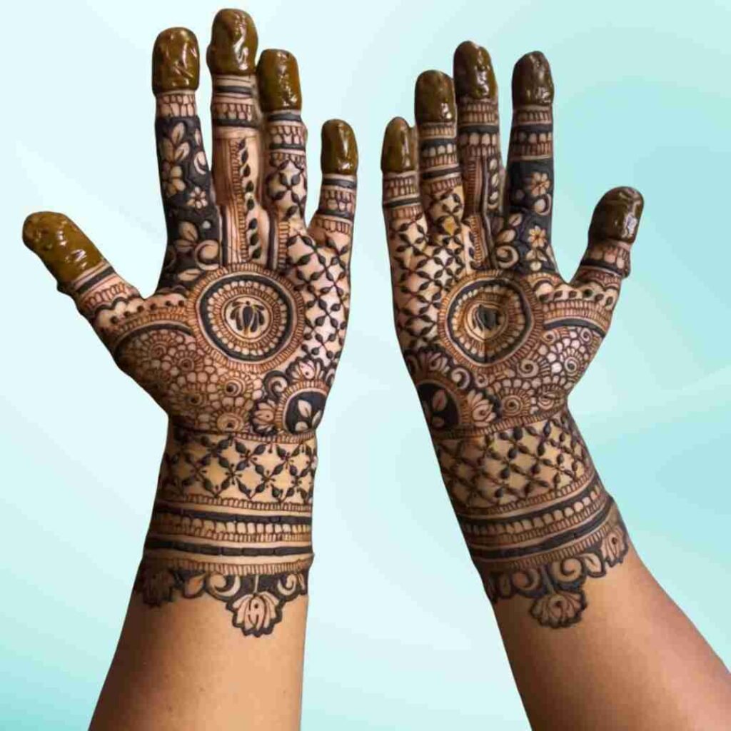 Gol Tikki Mehndi Design