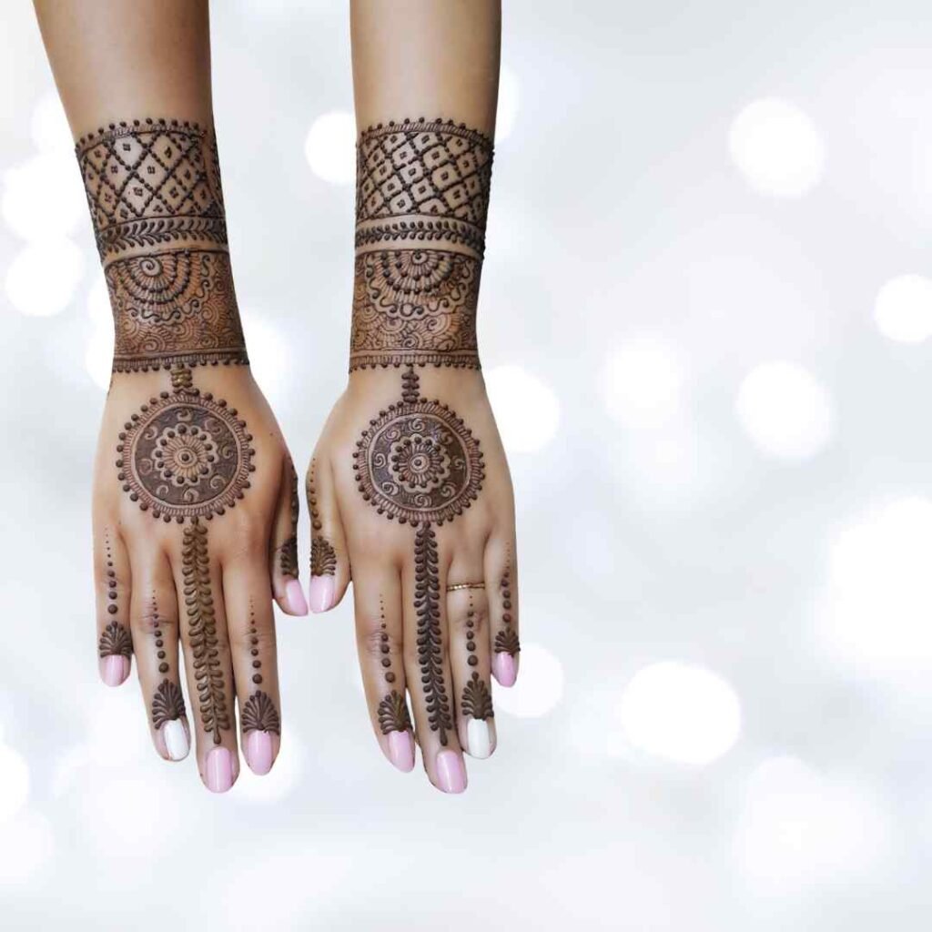 Gol Tikki Mehndi Design