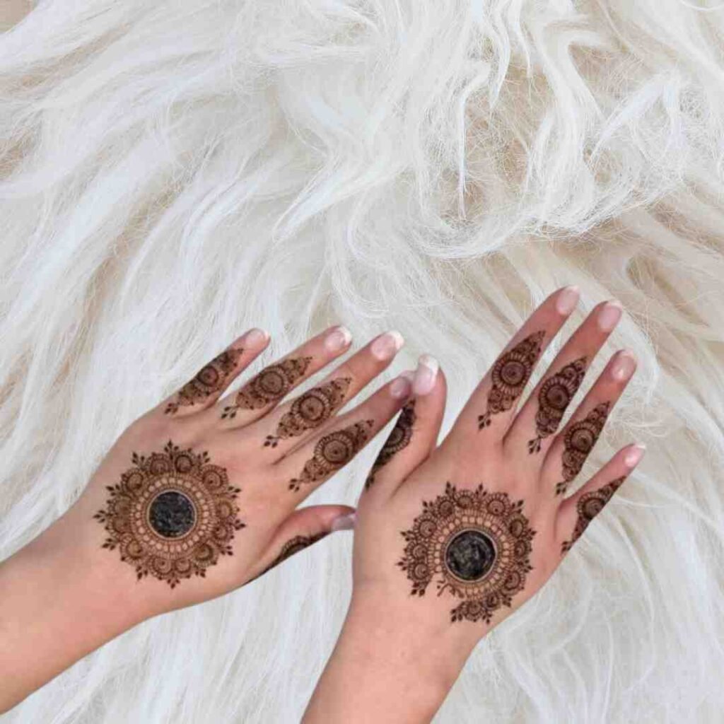 Tiki Simple Gol Tikki Mehndi Design