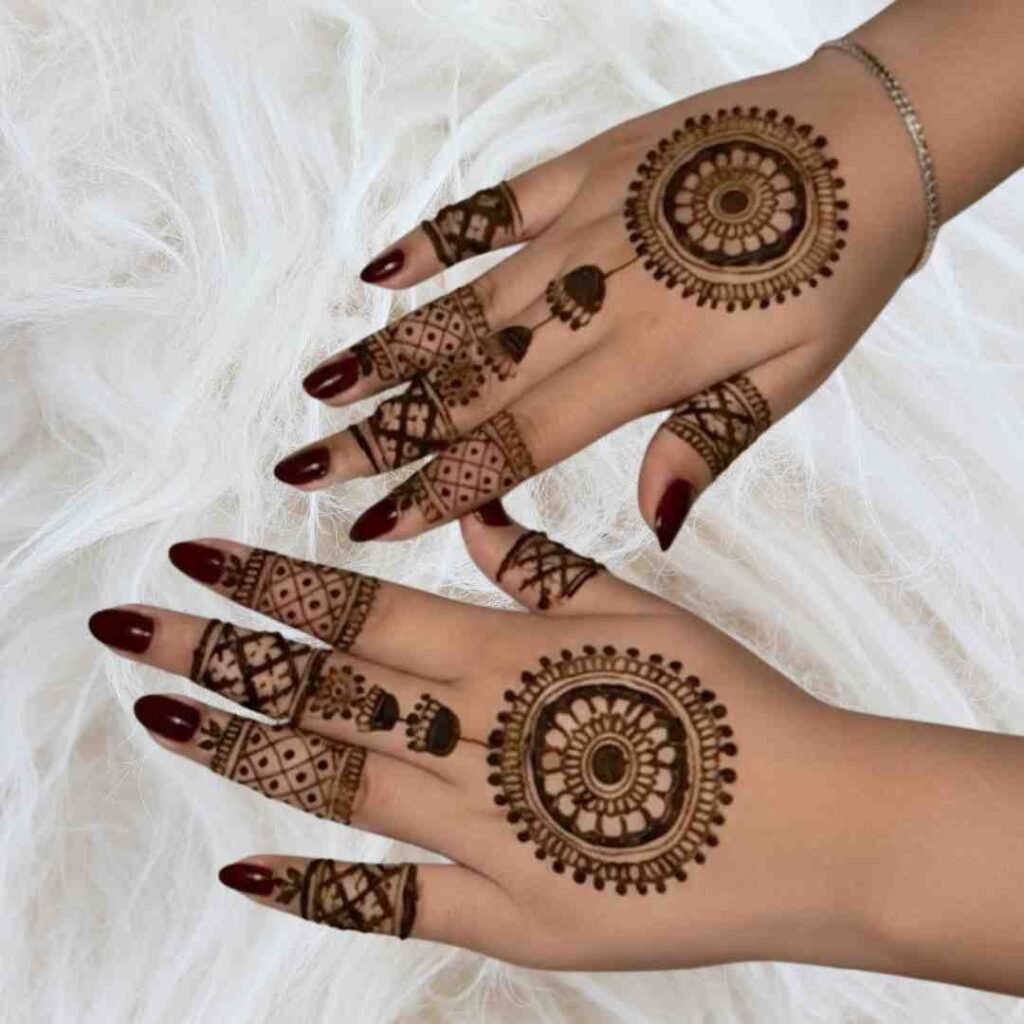Tiki Simple Gol Tikki Mehndi Design