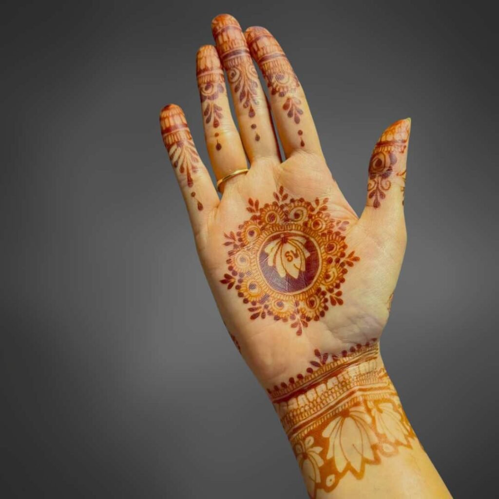 Gol Tikki Mehndi Design Simple