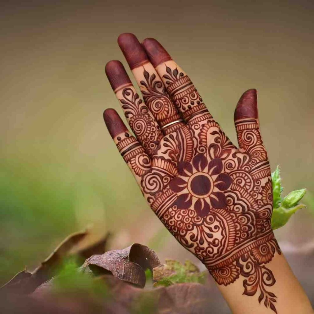 Gol Tikki Mehndi Design Simple