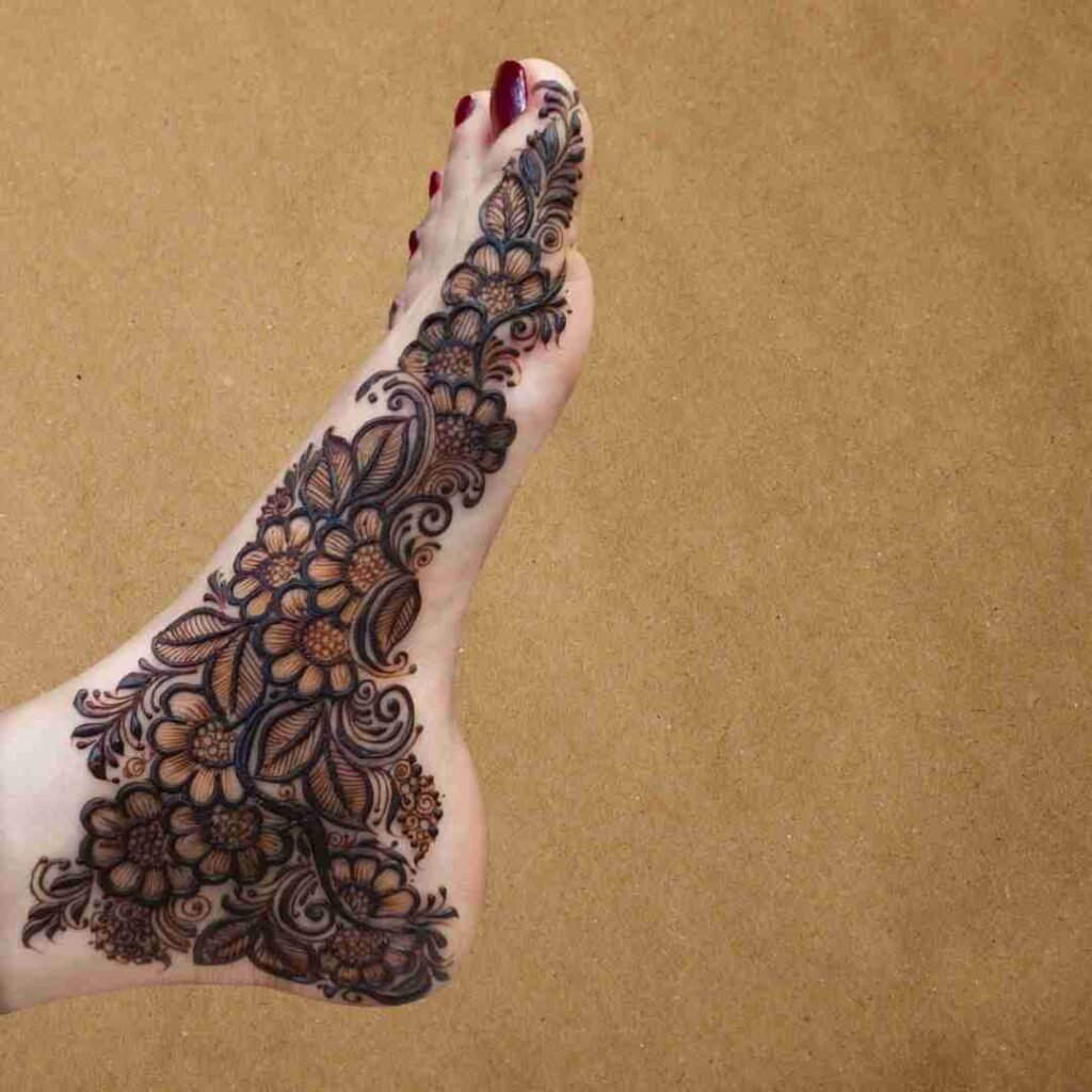 Attractive One Side Leg Mehndi Design