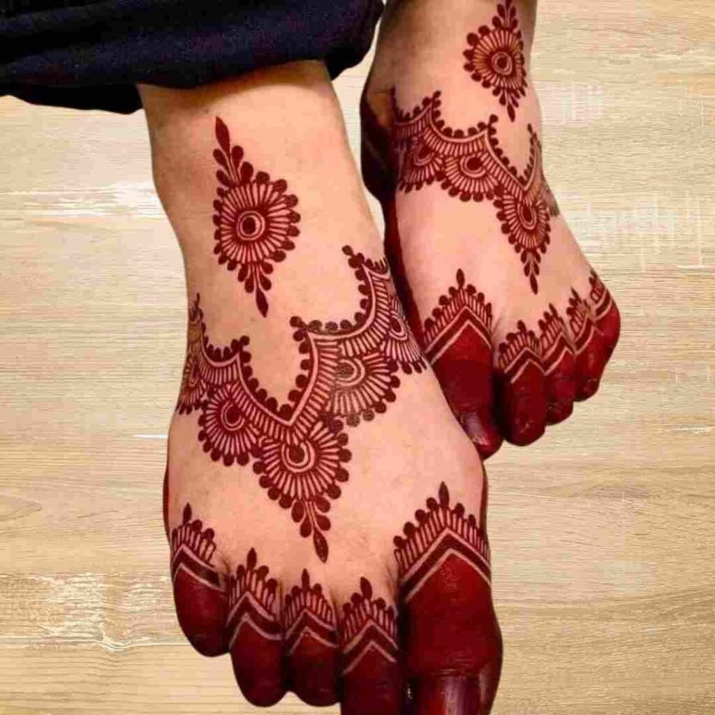 Stylish Leg Mehndi Design
